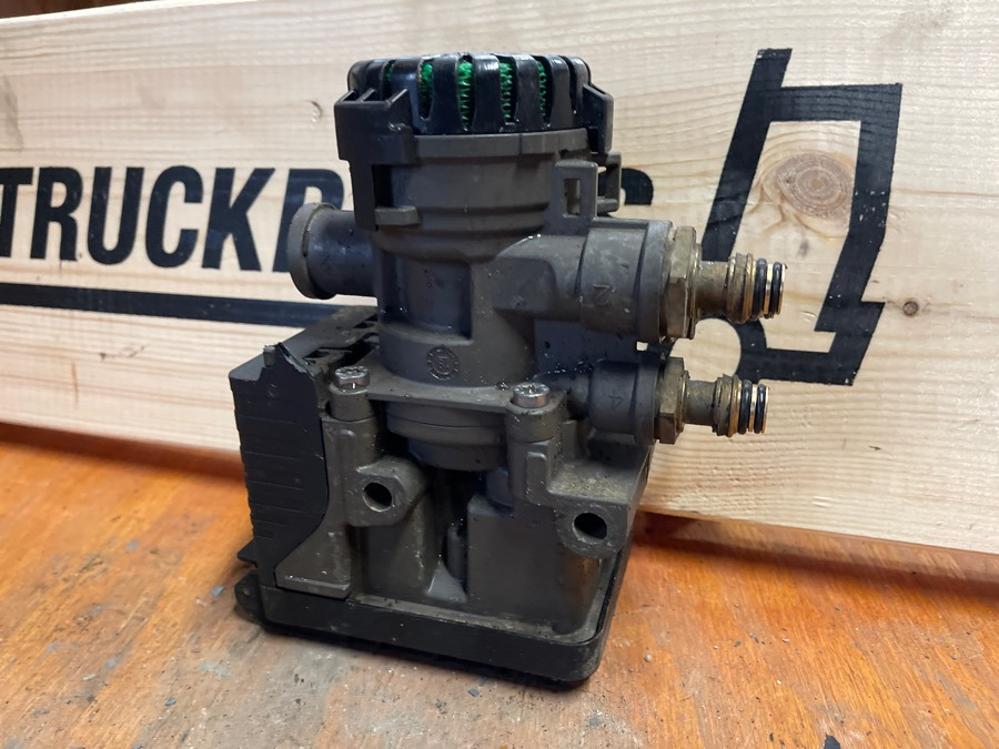 SCANIA PRESSURE CONTROL MODULE EBS  2653379 - Brake valve for Truck: picture 2