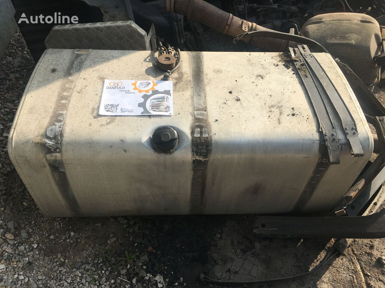 Scania 114L 1423690   Scania truck - Fuel tank for Truck: picture 1