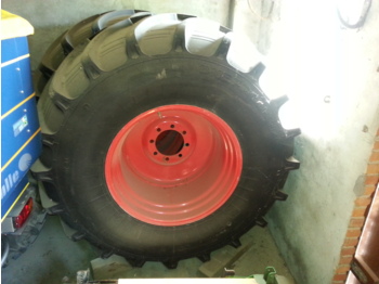  32 WIELEN 30.5x32  8 GAATS FENDT STEEK - Tire