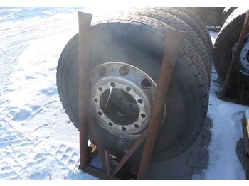Tires Michelin M+S 295/80R22,5 på alufälg