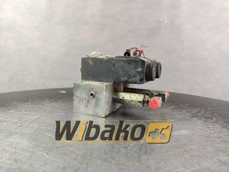 Vickers DG4V3S2ALMKUP3 - Hydraulic valve for Construction machinery: picture 1
