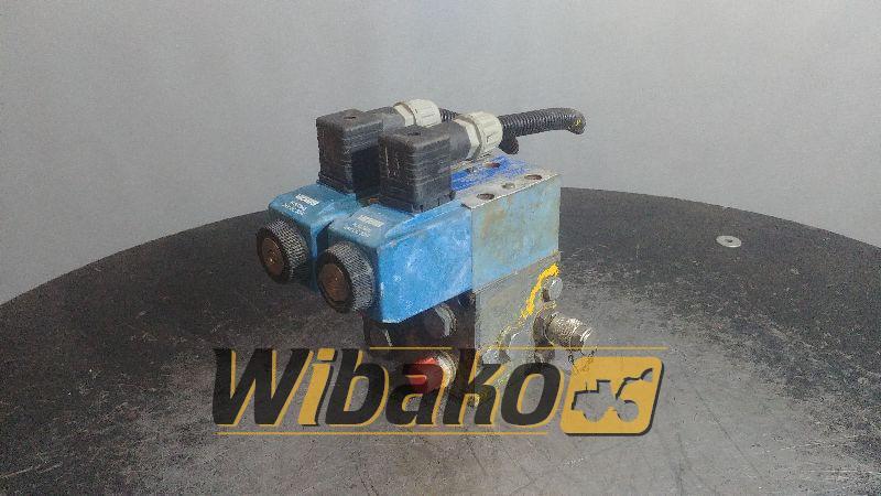 Vickers DG4V-32ALMUH760 E-2 - Hydraulic valve for Construction machinery: picture 1