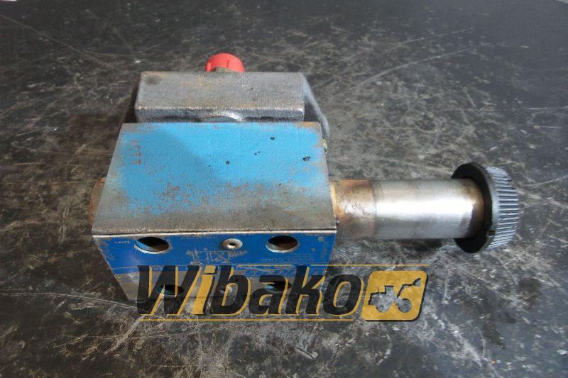 Vickers DG4V-32AM - Hydraulic valve for Construction machinery: picture 1