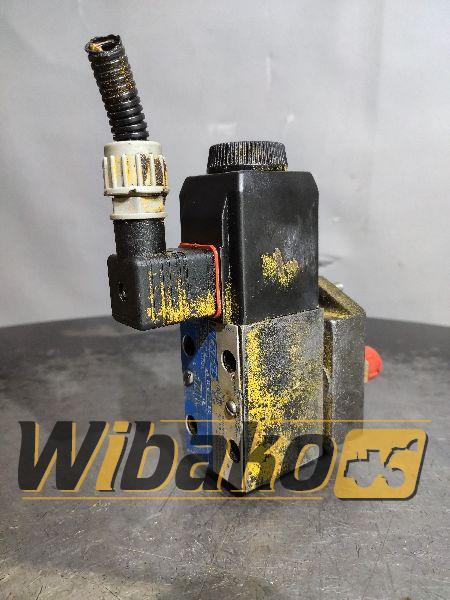Vickers DG4V-32AMUH760 - Hydraulic valve for Construction machinery: picture 1