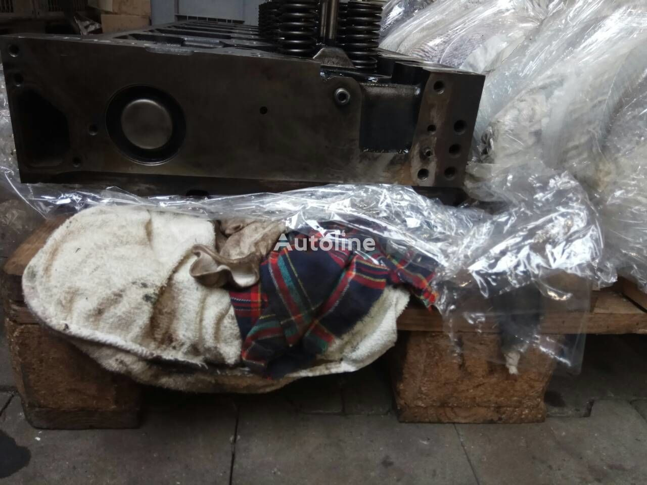 Volvo D12C   Volvo FH12 420 E3 - Cylinder head for Truck: picture 2