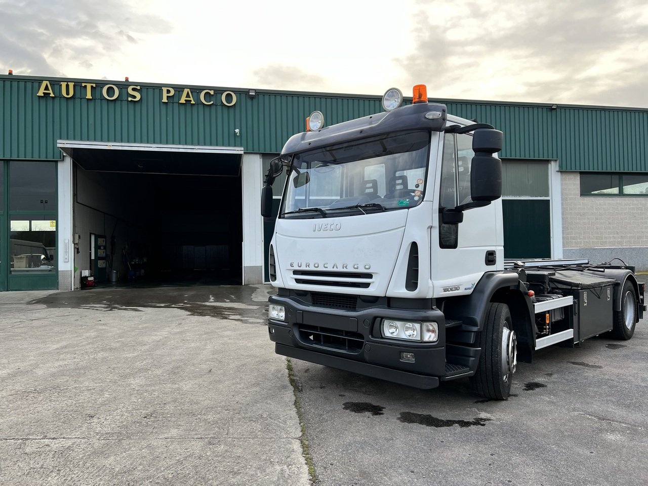 IVECO 180E300 - Roll-off container: picture 3