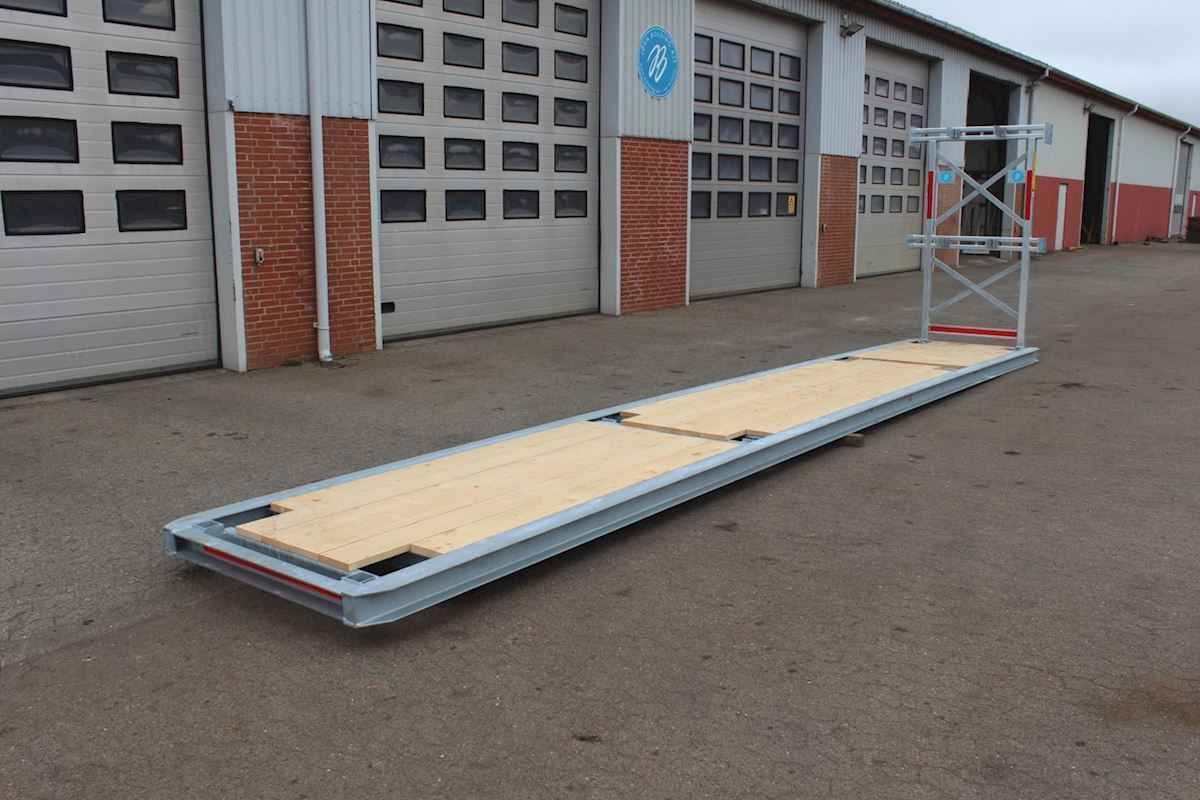 Innenlader pallet - Flatbed body: picture 1