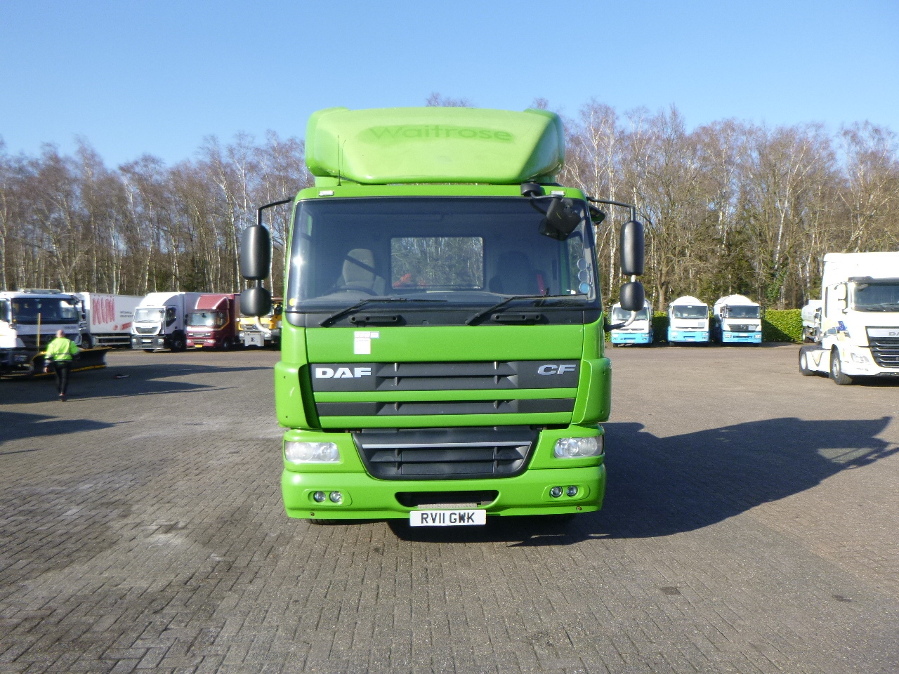 DAF CF 75.310 4x2 RHD - Tractor unit: picture 5