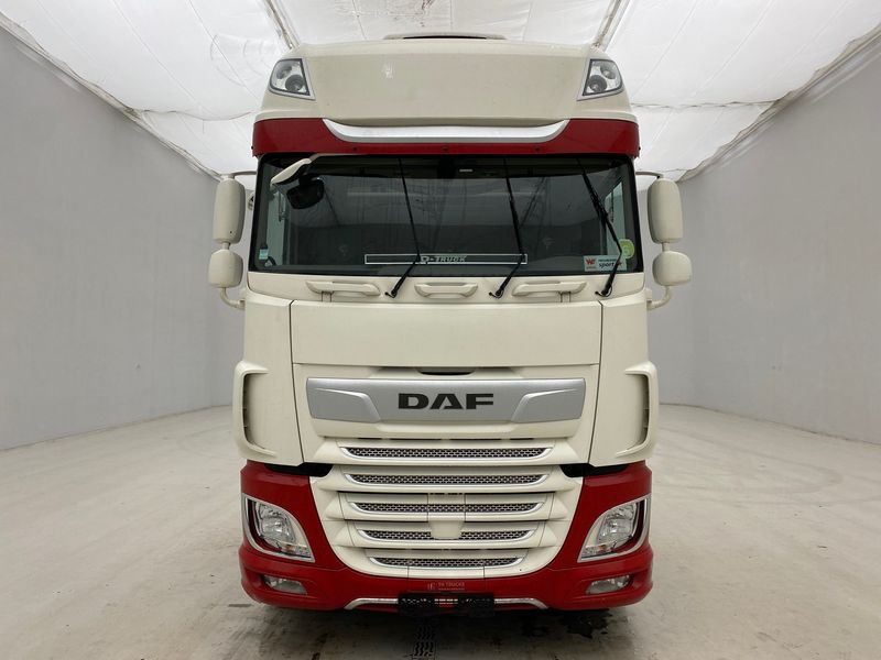 DAF XF105.530 Super Space Cab - Tractor unit: picture 2