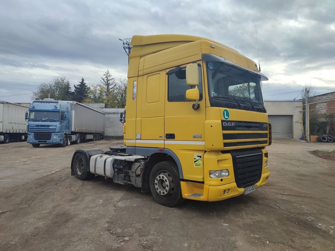 DAF XF 105 410 - Tractor unit: picture 2