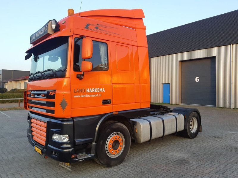 DAF XF 105 460 Spacecab Manual - Tractor unit: picture 1