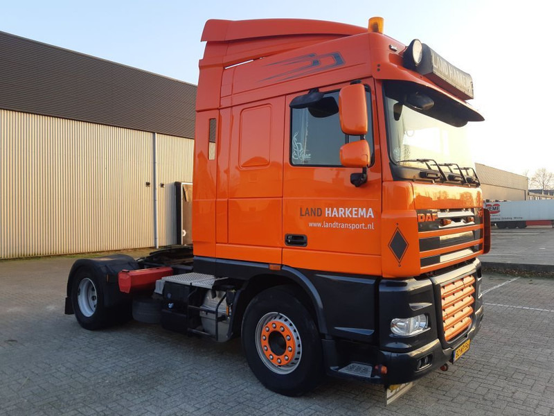 DAF XF 105 460 Spacecab Manual - Tractor unit: picture 3