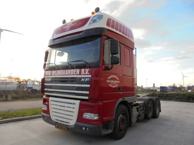 DAF XF 105 SUPER-SPACE 460 6X2 - Tractor unit: picture 1