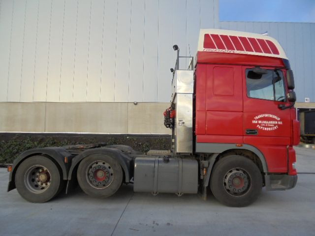 DAF XF 105 SUPER-SPACE 460 6X2 - Tractor unit: picture 4