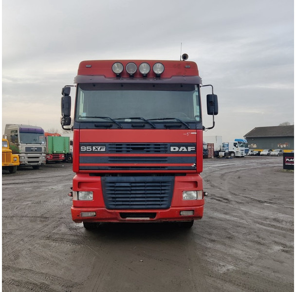 DAF XF 95 430 - Tractor unit: picture 2