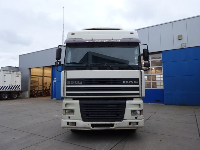DAF XF 95.430 SC / Euro 2 / Manual Gearbox - Tractor unit: picture 2