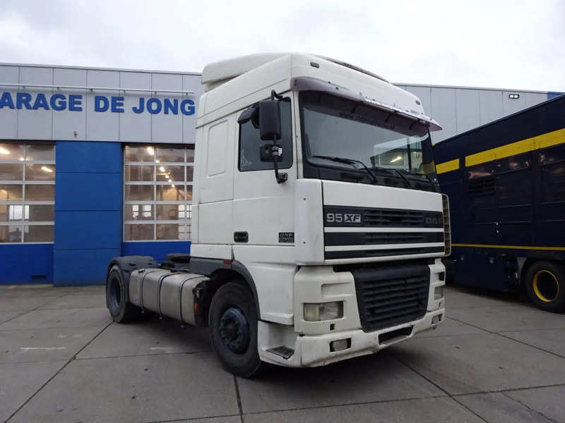DAF XF 95.430 SC / Euro 2 / Manual Gearbox - Tractor unit: picture 3