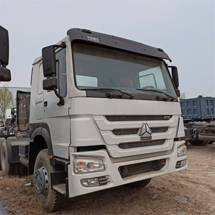 HOWO 6x4 375hp tractor - Tractor unit: picture 3