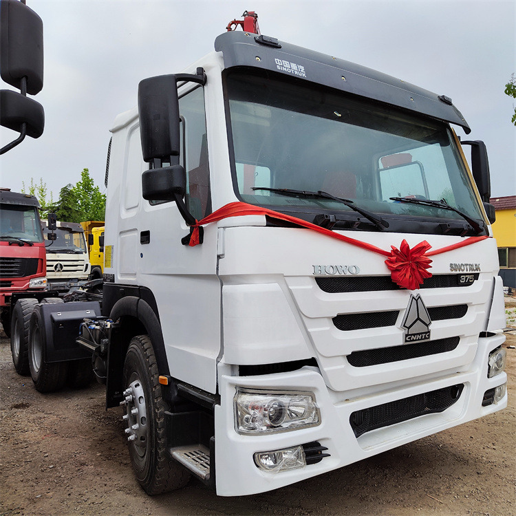 HOWO 6x4 375hp tractor-white - Tractor unit: picture 2