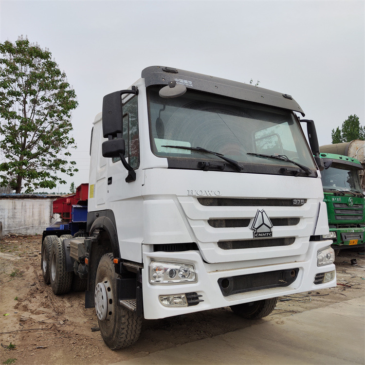 HOWO 6x4 375hp tractor-white - Tractor unit: picture 4