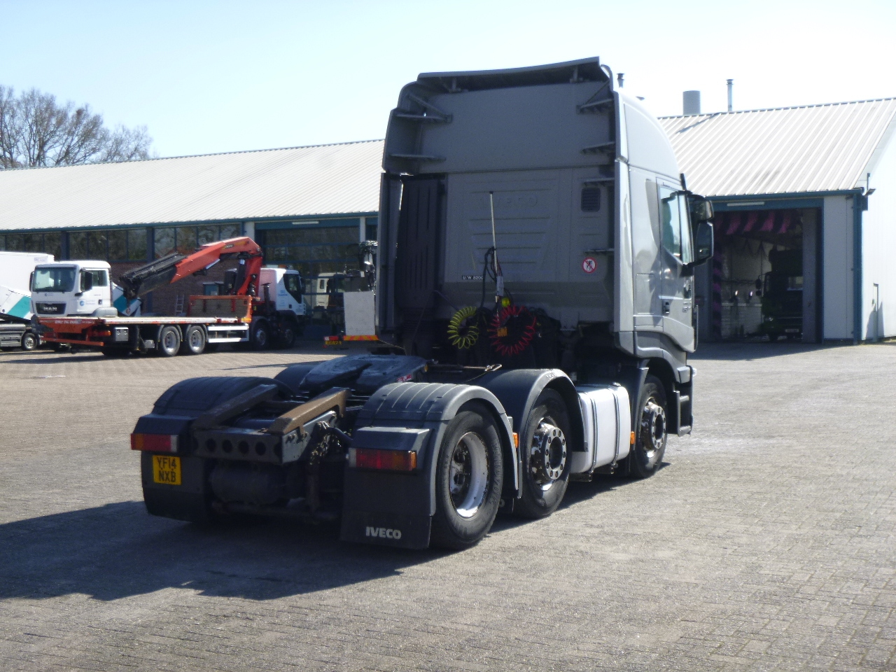 Iveco AS440STX/P 6x2 RHD EEV - Tractor unit: picture 3