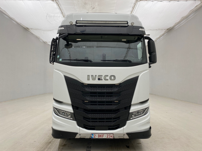 Iveco S-WAY 510 - damaged cab - Tractor unit: picture 2