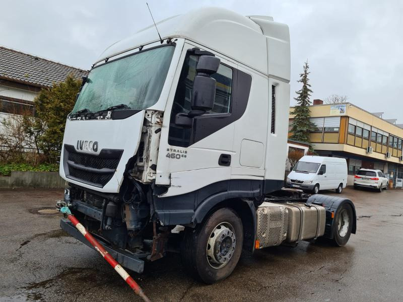 Iveco Stralis AS440 T/P 48 Unfall - Tractor unit: picture 3