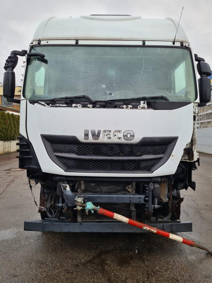 Iveco Stralis AS440 T/P 48 Unfall - Tractor unit: picture 2