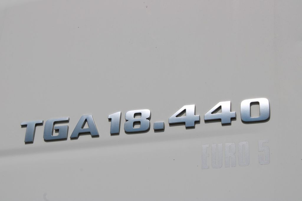 MAN TGA 18.440 4x2 BLS, RETARDER  - Tractor unit: picture 5