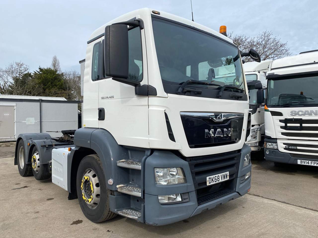 MAN TGS24.420 - Tractor unit: picture 1