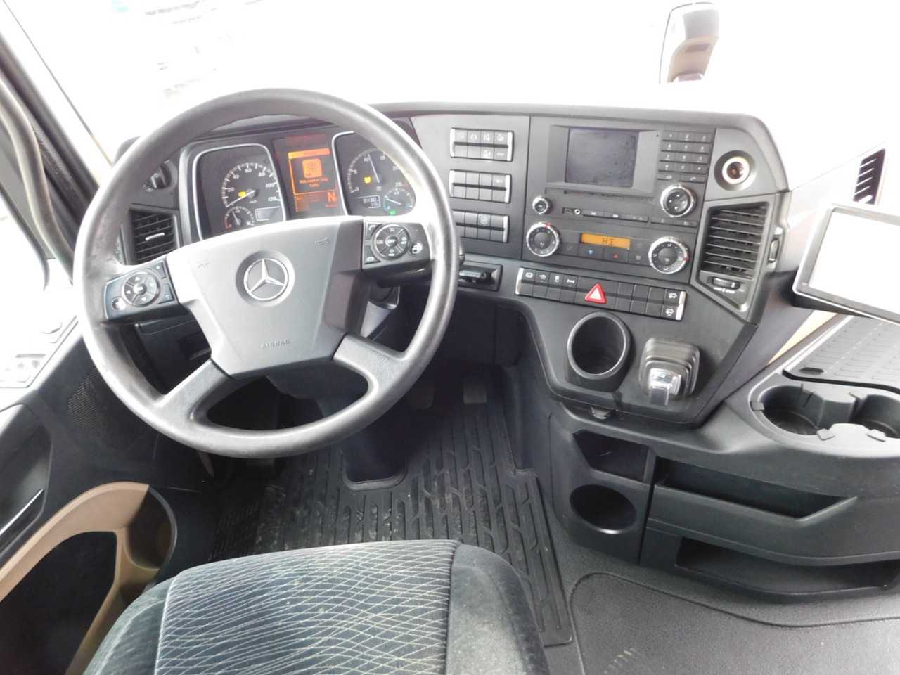 Tractor unit Mercedes Actros 1845: picture 6