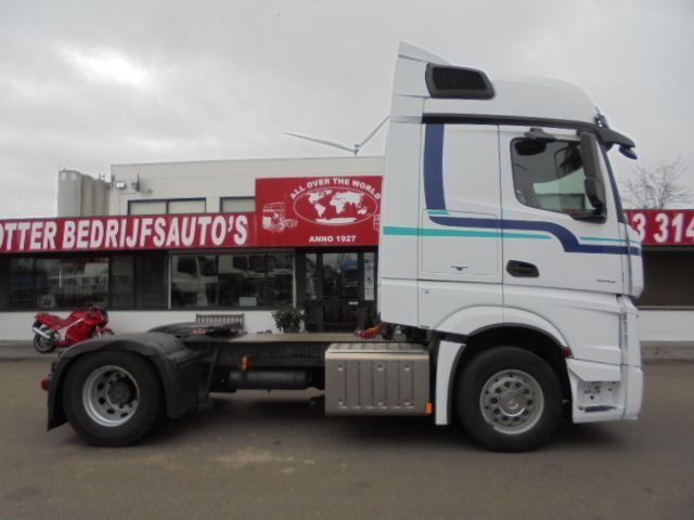 Tractor unit Mercedes-Benz Actros 1842 LS EUR6: picture 3