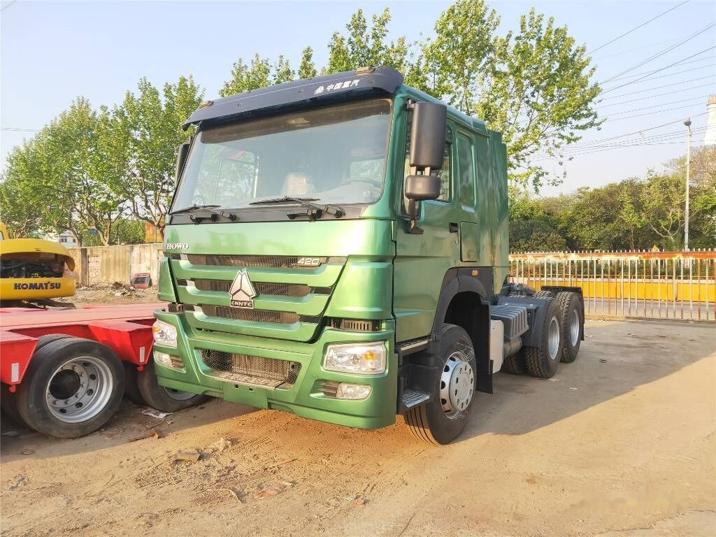 Sinotruk Howo A7 - Tractor unit: picture 1