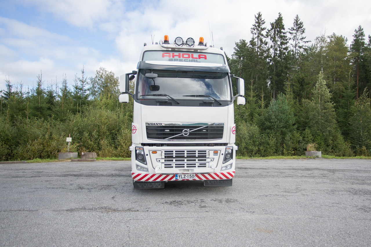 Volvo FH16, 8x4 - Tractor unit: picture 2