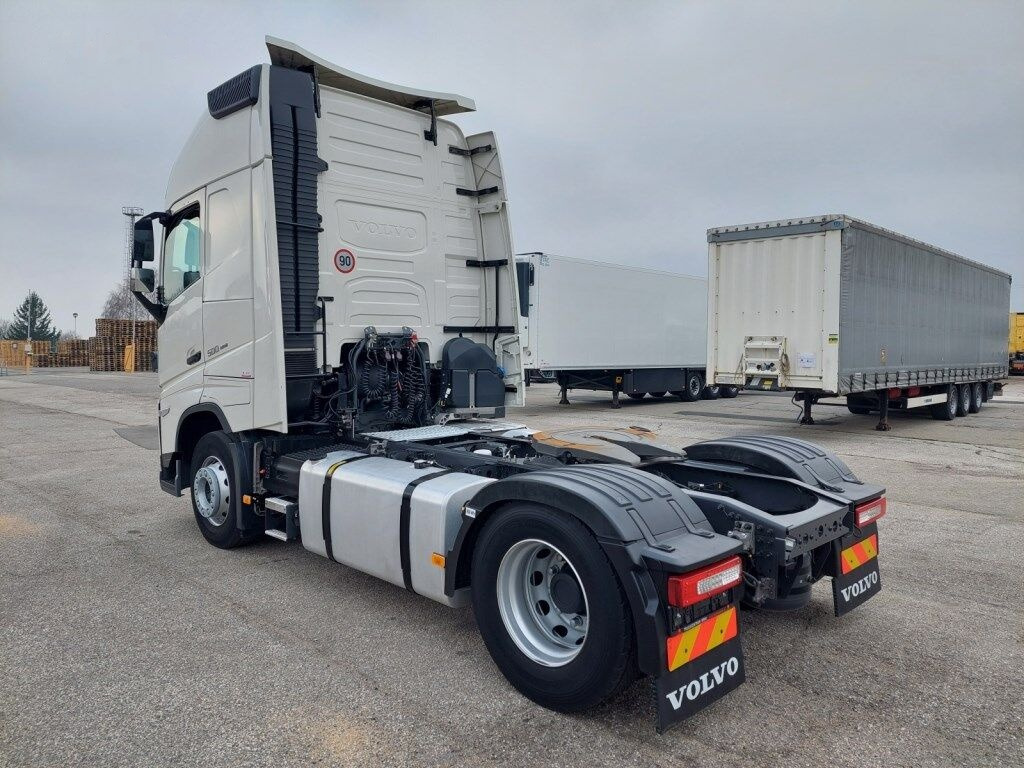 Volvo FH 13 Globetrotter XL 500 4x2 - Tractor unit: picture 3