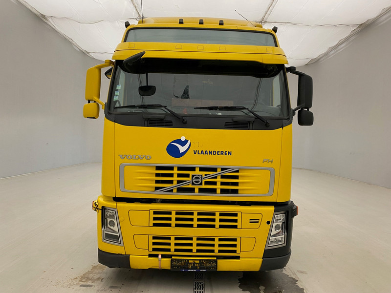 Volvo FH 400 Globetrotter - Tractor unit: picture 2