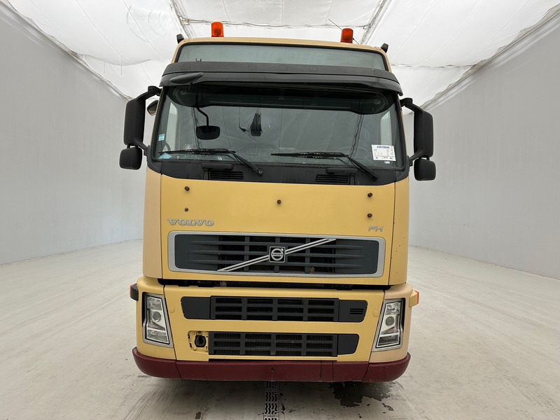 Volvo FH 440 Globetrotter - Tractor unit: picture 2