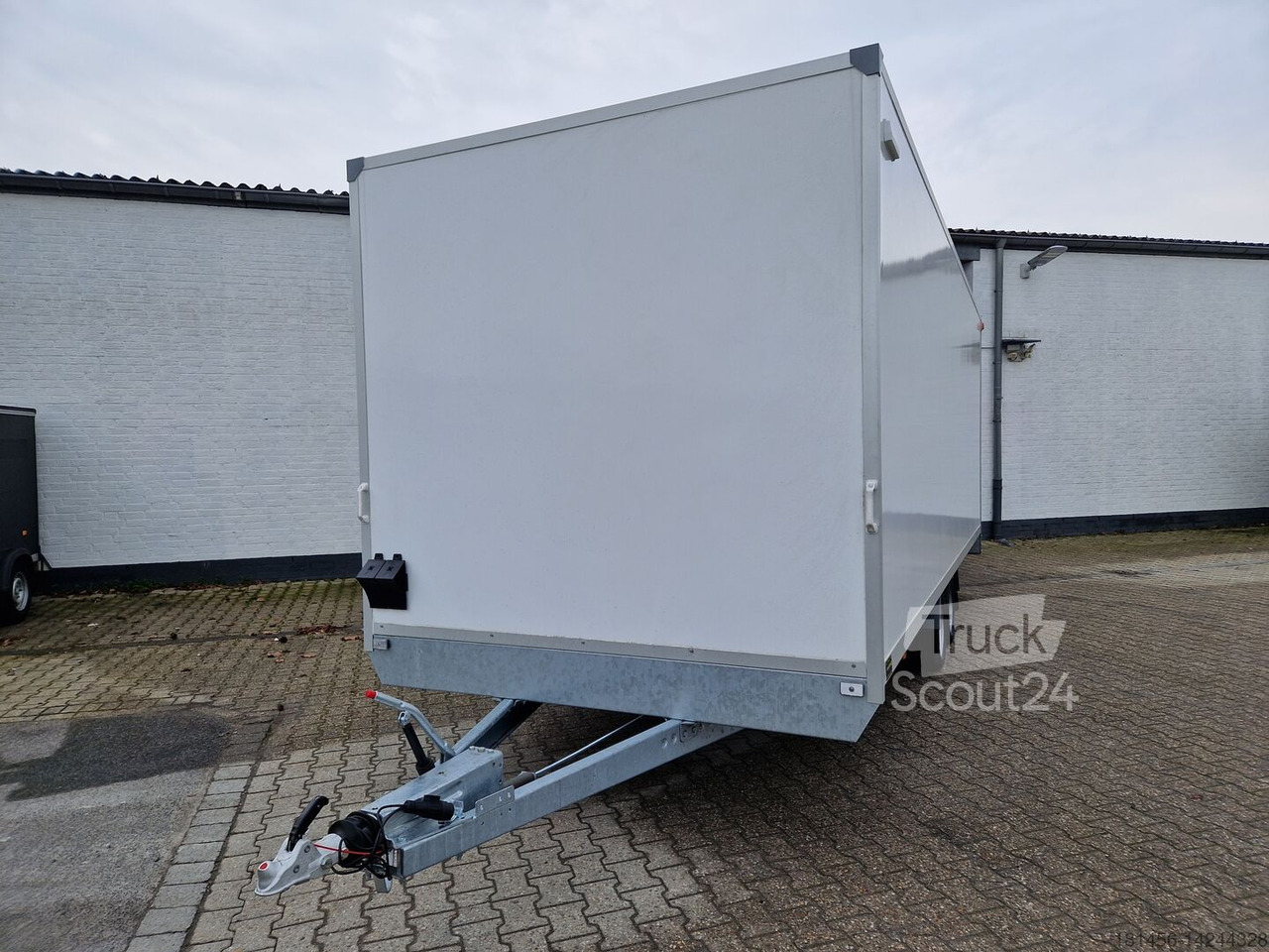 Blyss direkt verfügbar nach Bestellung großer Iso Koffer FC3562HKL 615x220x205cm Heckrampe - Closed box trailer: picture 3