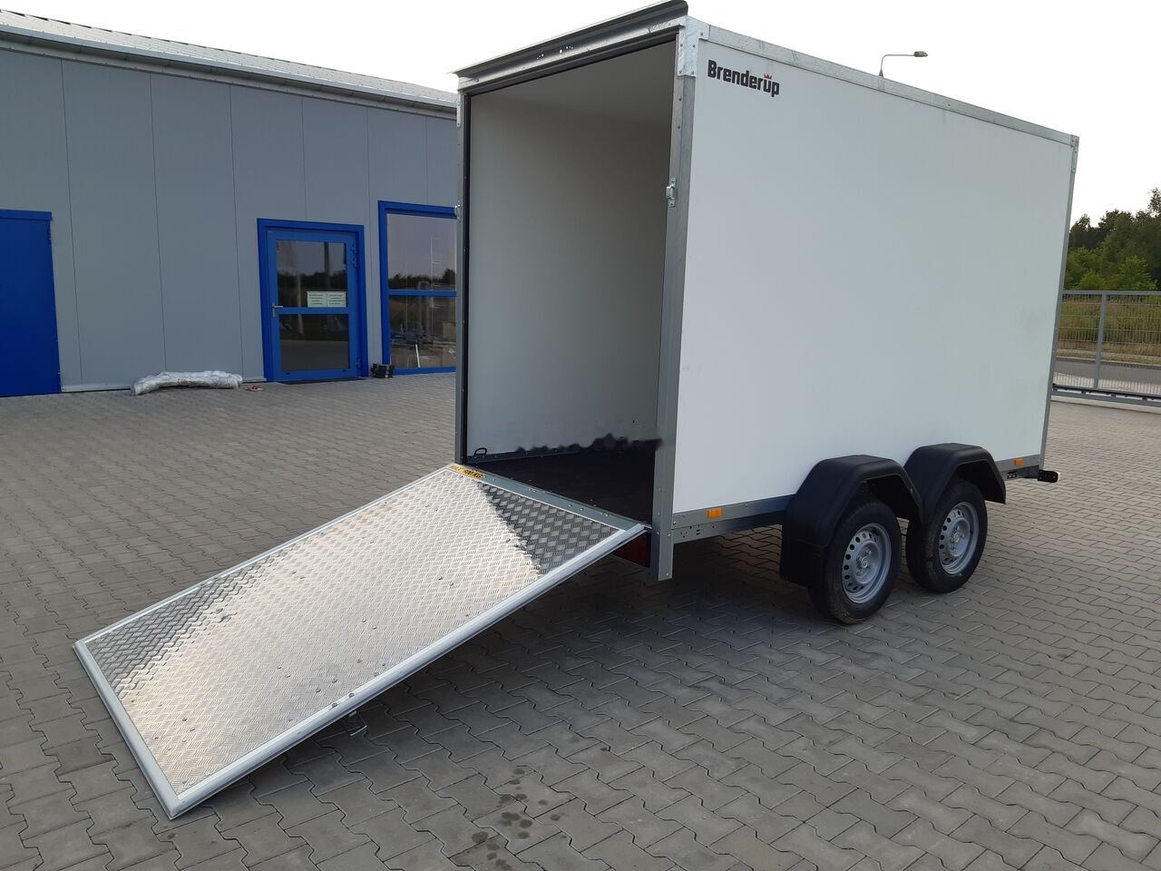 Brenderup Cargo 7350 TBR Rampa 350x155x185 cm - Closed box trailer: picture 1