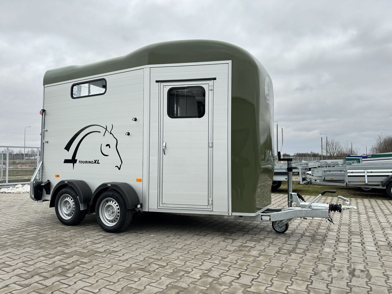 Cheval Liberté Touring Country XL na dwa konie z dużą siodlarnią 2.2T DMC - Horse trailer: picture 1