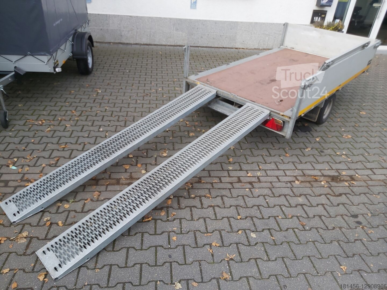 Eduard Multi Auffahrrampen integriert 40er Wände Reserverad gebraucht - Car trailer: picture 2