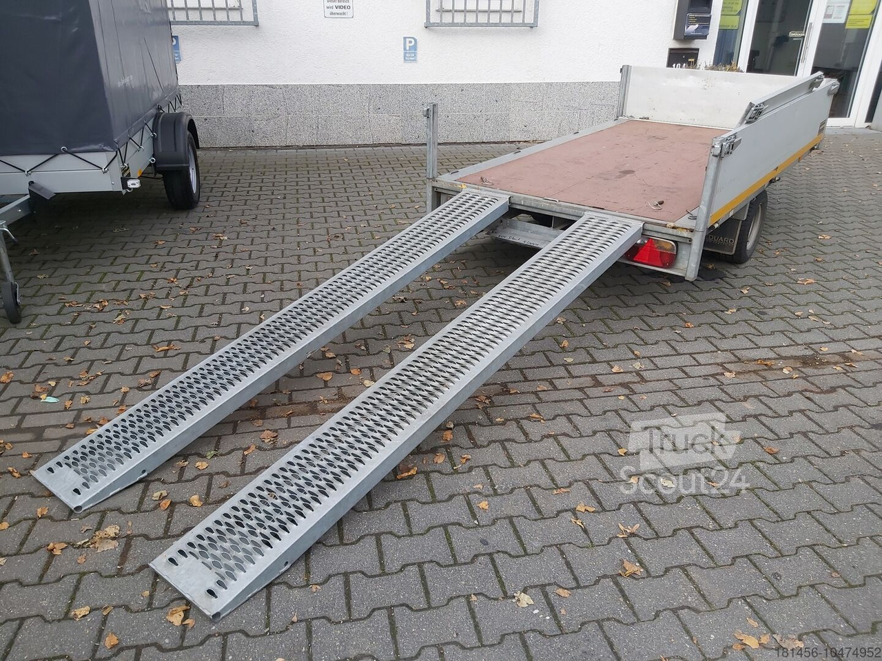 Eduard Multitransporter Rampen hohe Bordwände - Car trailer: picture 1