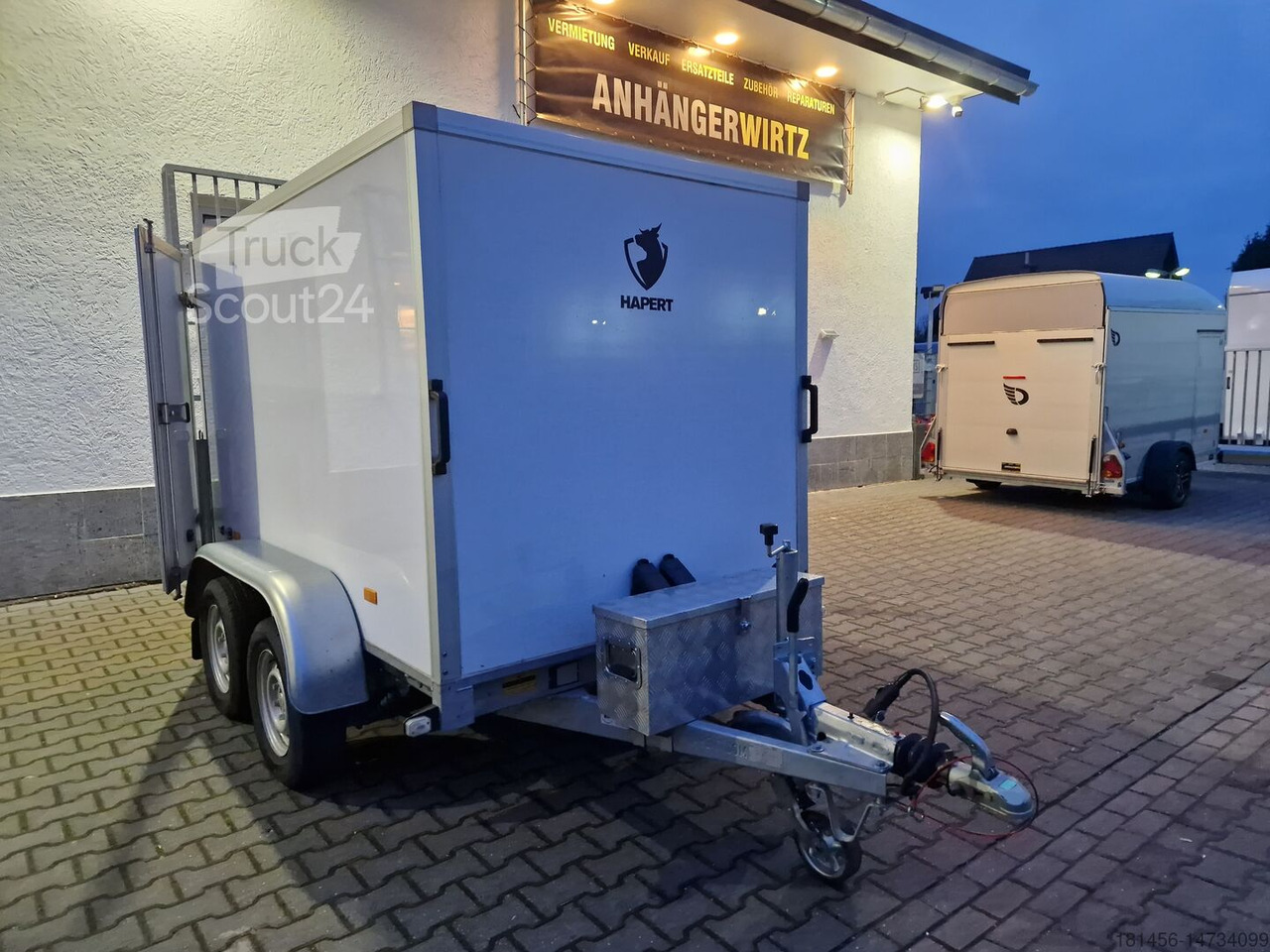 Hapert Kofferanhänger Zurrsystem 250x150x150cm - Closed box trailer: picture 1