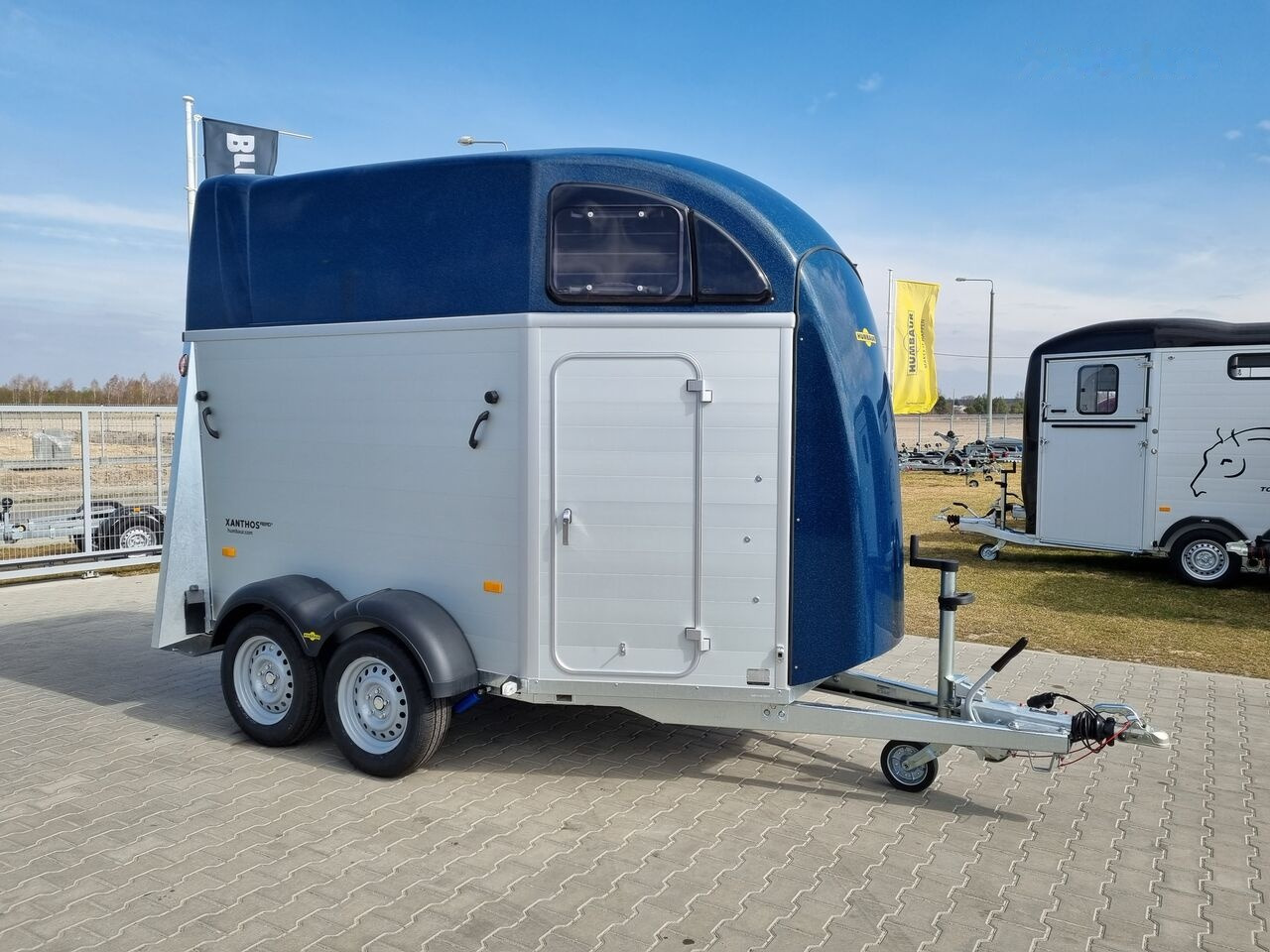 Humbaur Xanthos Aero 2400 trailer for 2 horses saddle room 2.4T GVW - Horse trailer: picture 2