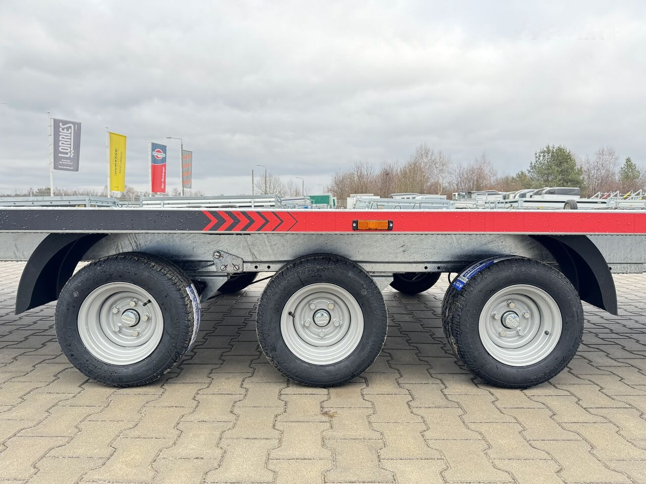 Lorries PLI35-6021 laweta 3-osiowa 635x216 cm 3500 kg ręczna pompa - Autotransporter trailer: picture 5
