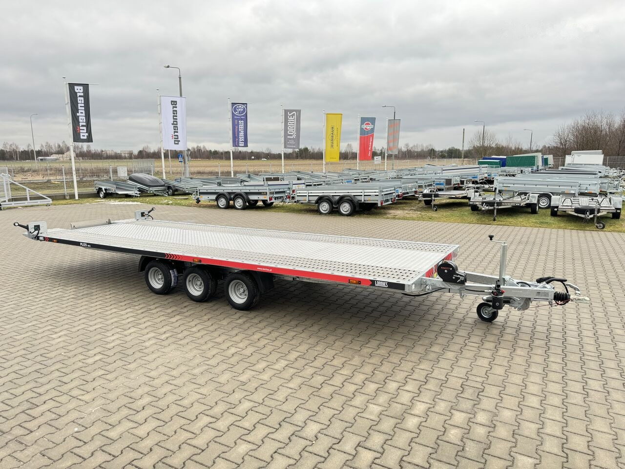 Lorries PLI35-6021 laweta 3-osiowa 635x216 cm 3500 kg ręczna pompa - Autotransporter trailer: picture 1