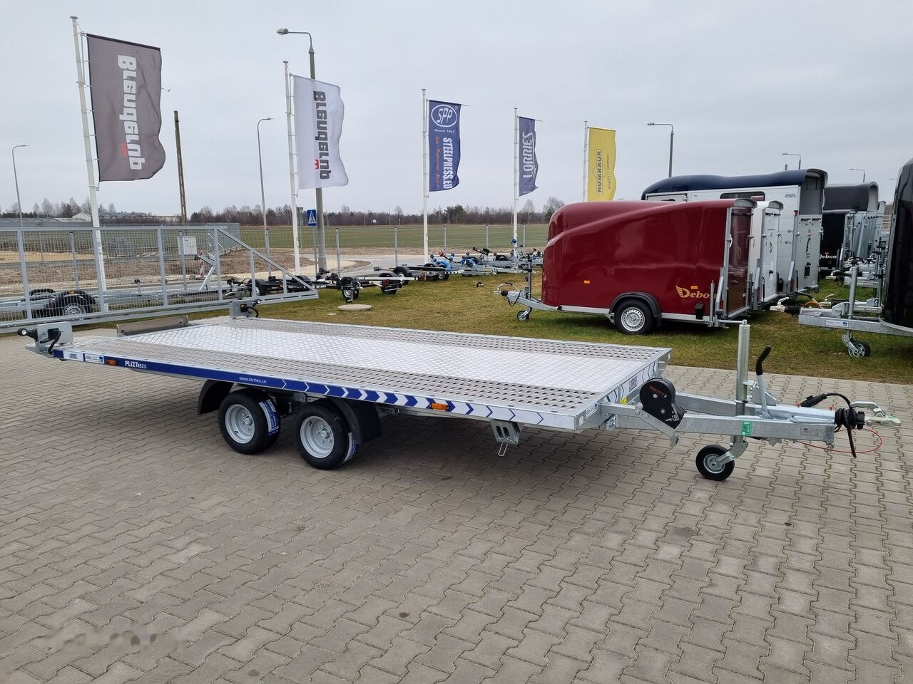 Lorries PLI-27 4521 car platform trailer 450x210 cm laweta - Autotransporter trailer: picture 1