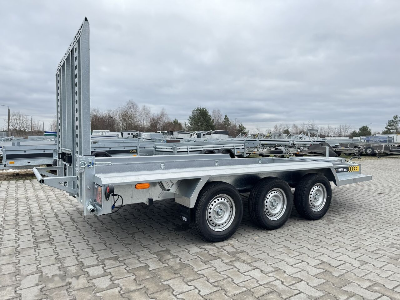 New Plant trailer Lorries TPM35-4017 402x175 cm DMC 3500kg przyczepa 3 osiowa pod koparkę: picture 6