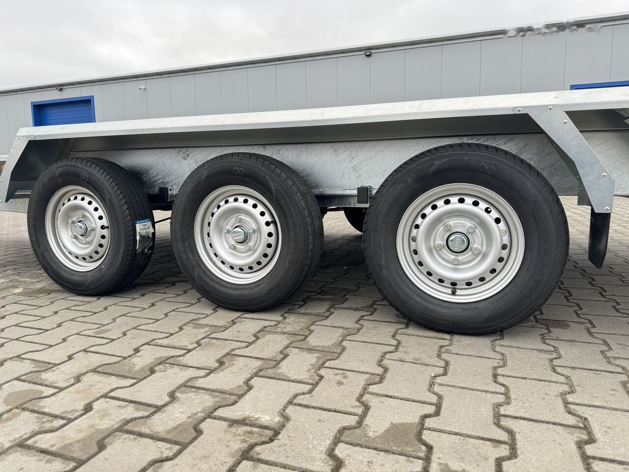 New Plant trailer Lorries TPM35-4017 402x175 cm DMC 3500kg przyczepa 3 osiowa pod koparkę: picture 11