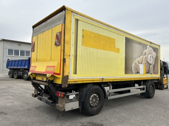Saxas, Anhängewagen Kofferaufbau mit Hebebühne - Closed box trailer: picture 1